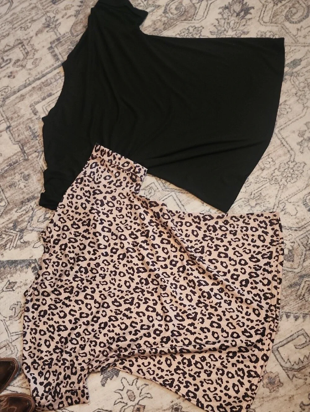 Womens Large Miholl Black Top with Leopard Pocket + Leopard Print Top..Like New - Picture 8 of 10
